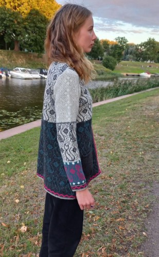T-638 BB1 Woolen cardigan with cat pattern and pockets